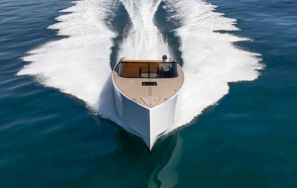 VanDutch 32 R01 on the ocean